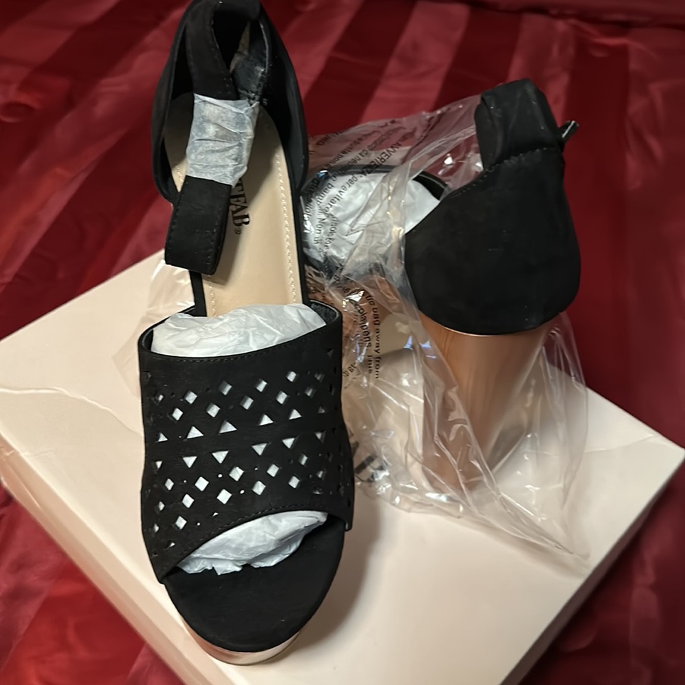 Size 8.5 JustFab Platform heels. Black in color. Brand New. Never been worn. - Picture 2 of 5